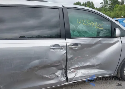 2013 Toyota Sienna Xle V6 8 Passenger z USA, uszkodzony, nr VIN 5TDYK3DC2DS395336